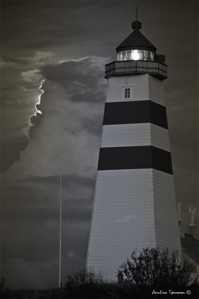 Alnes Lighthouse 